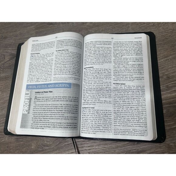 Maxwell Leadership Bible By John C. Maxwell Second Edition Hardcover - Picture 7 of 9